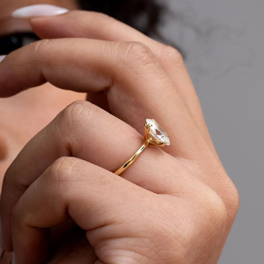 BOYNE 2ct | Oval Solitaire Lab Diamond Set in 18ct Gold