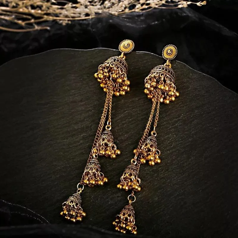 Femmes Drop Earrings