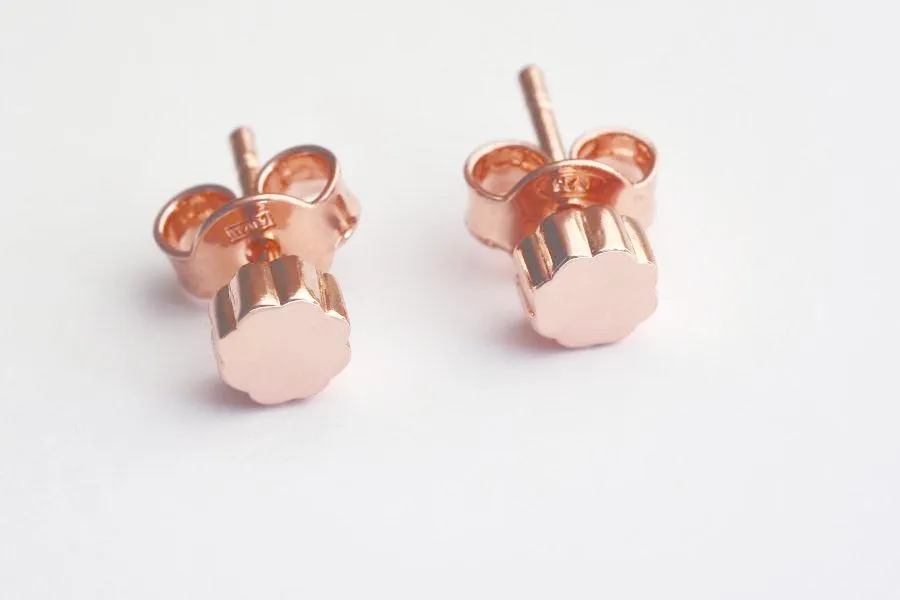 FLOWER POWER Mini Stud Earrings