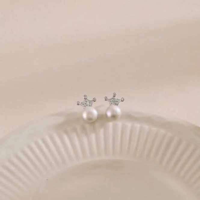 Fresh Water Pearl Sparkling Crown Earrings ERLE074