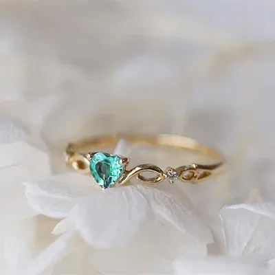 Huitan Classic Women’s Heart Ring with Zircon Stone