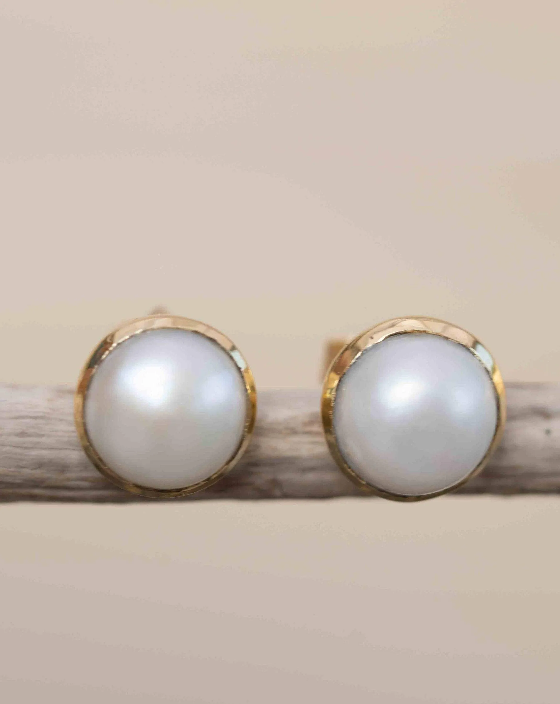 Jamy Earrings ~ Pearl ~ 18k Gold Plated ~ ME182