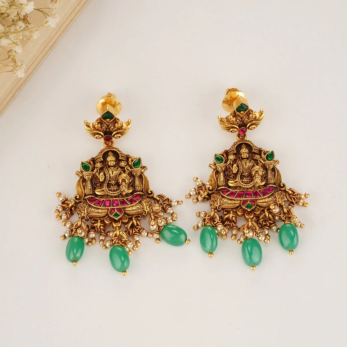 Madhuri Short Necklace Set