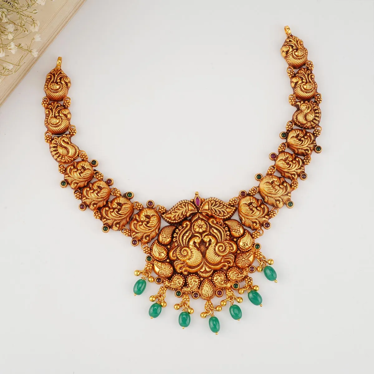 Nivi Short Necklace