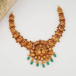 Nivi Short Necklace