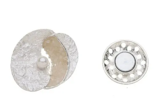 Pearl abstract magnetic brooches