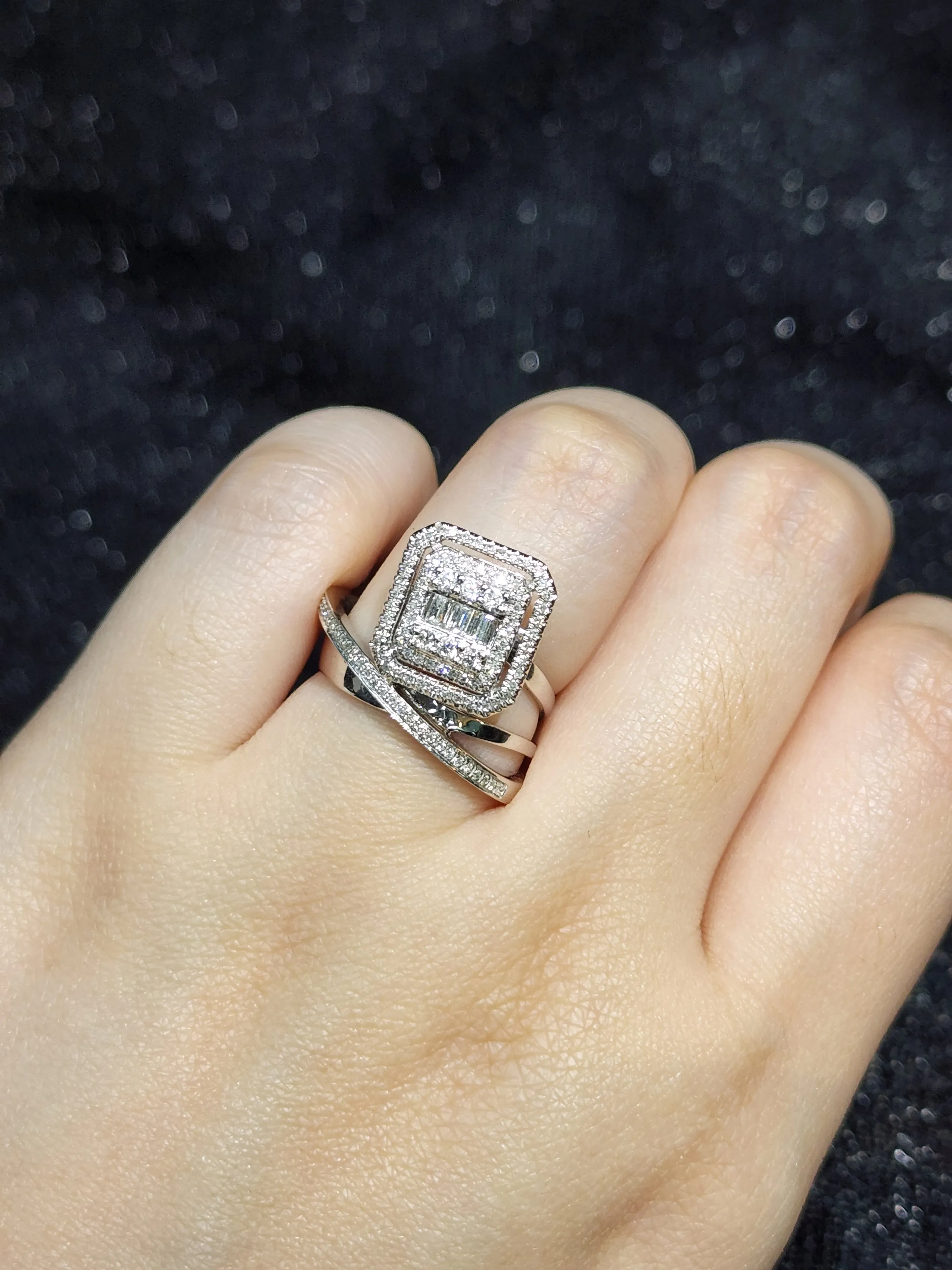 PREORDER | Cushion Halo Diamond Ring 14kt
