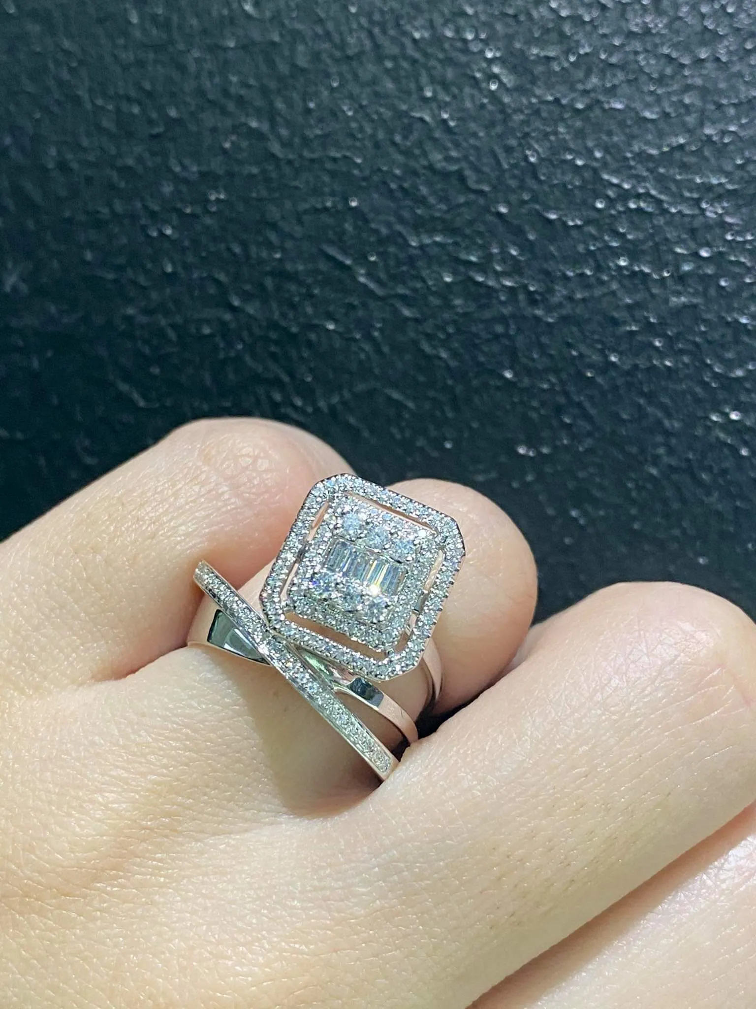 PREORDER | Cushion Halo Diamond Ring 14kt