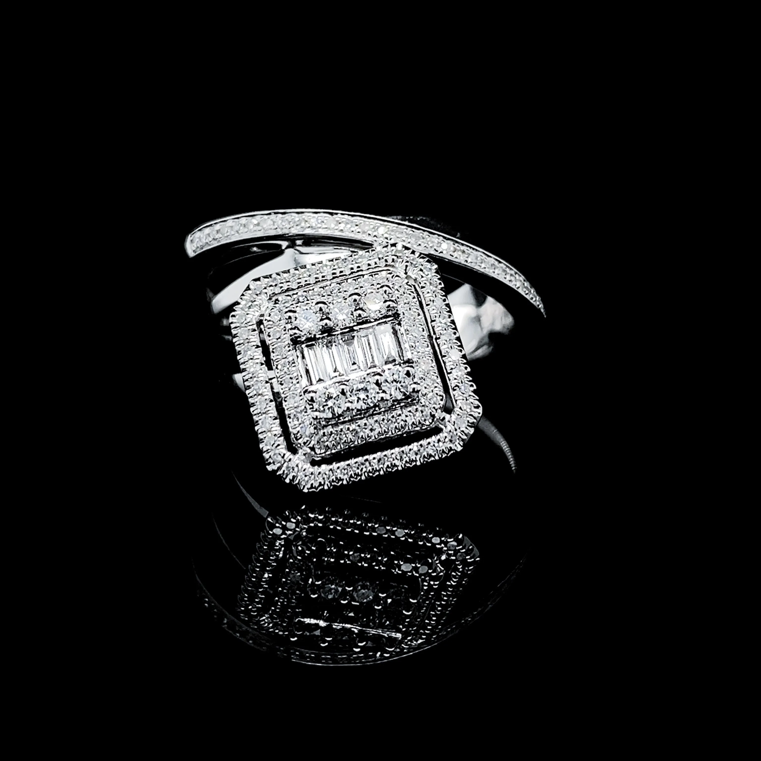 PREORDER | Cushion Halo Diamond Ring 14kt