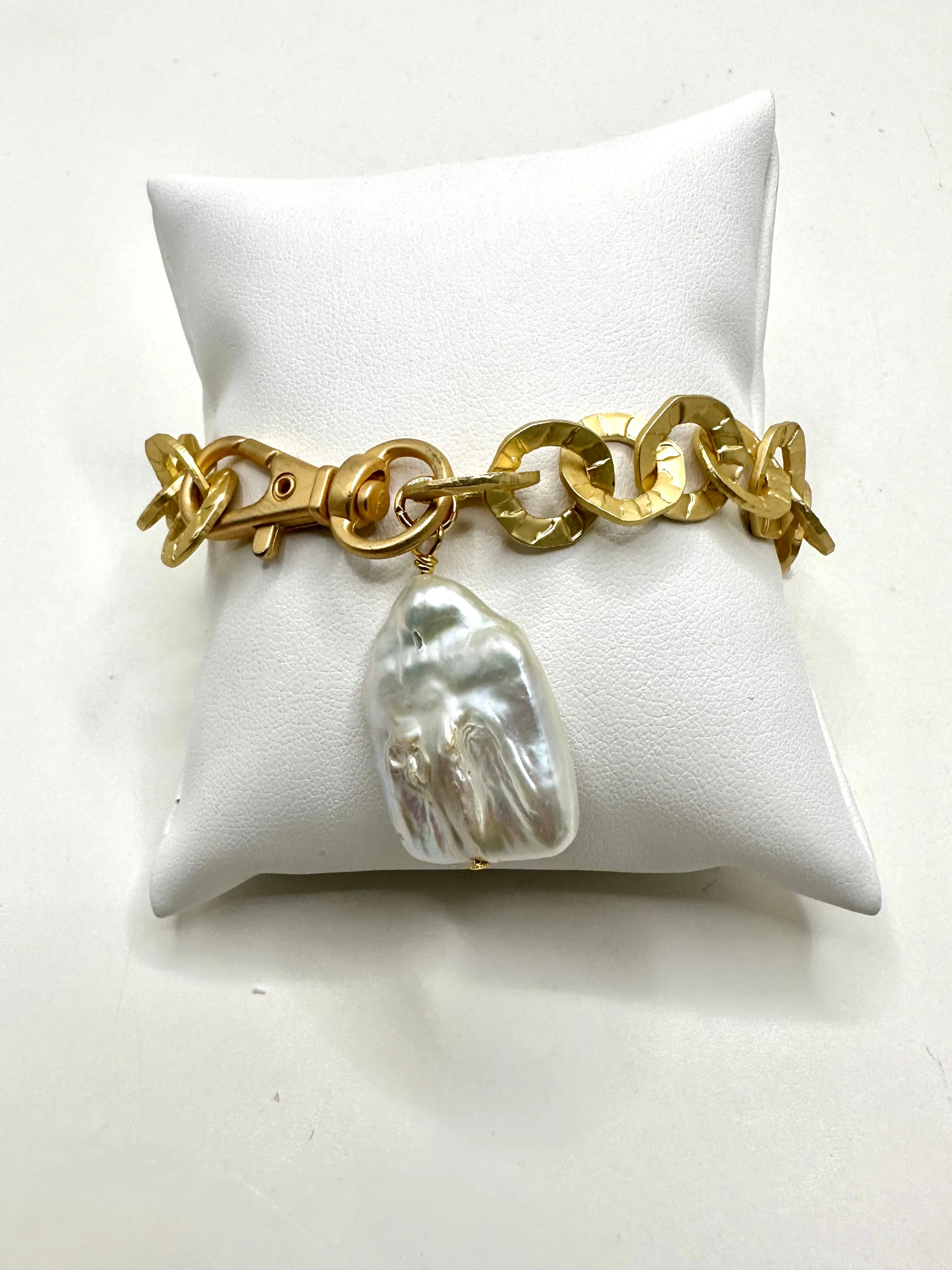 Ruffle Washer Chain Toggle With Nugget Pearl Drop Bracelet
