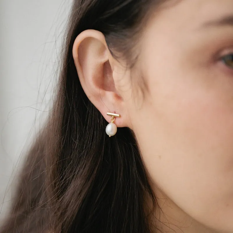 SOPHIE - Drop Pearl Stud - Gold Small