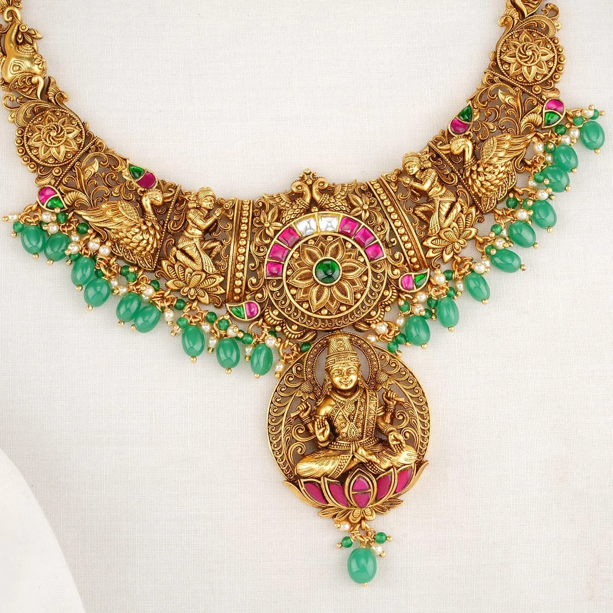 Varshu Short Necklace Set
