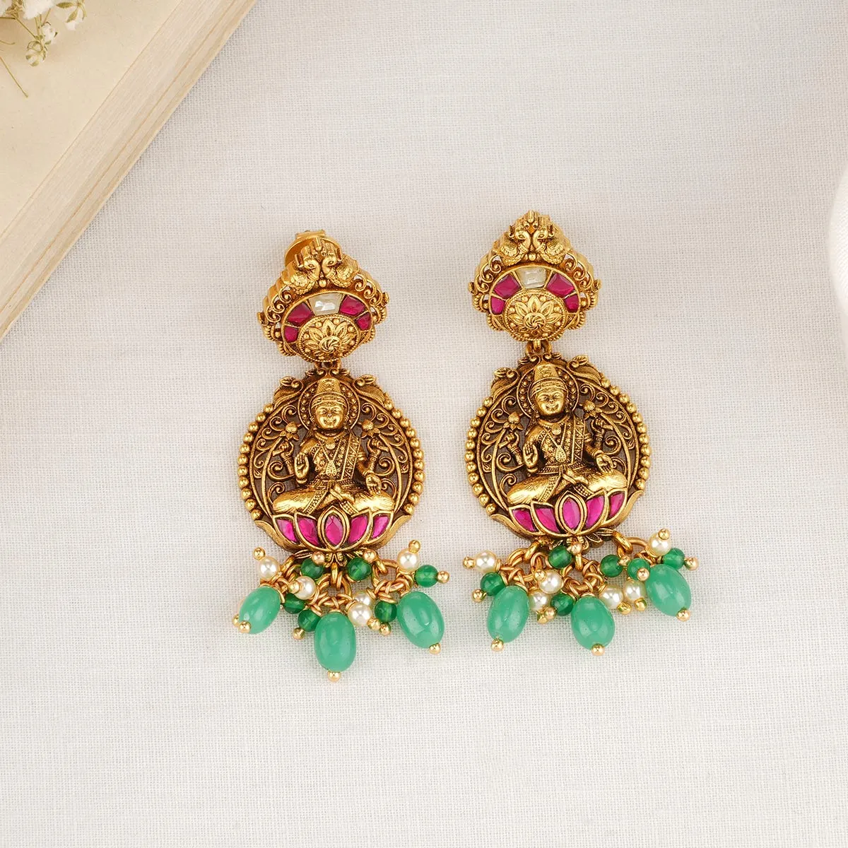Varshu Short Necklace Set