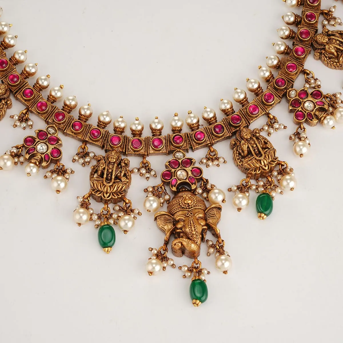 Vinagaya Lakshmi Short Necklace Set