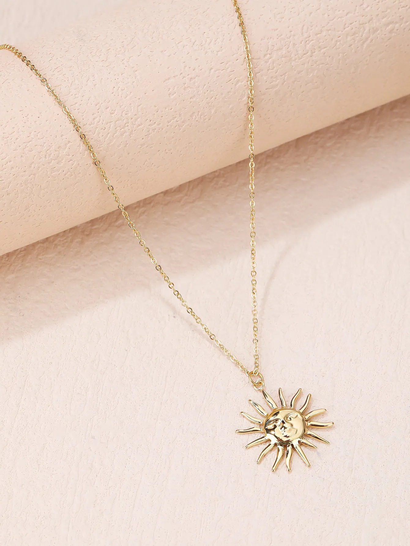 YUZENG Sun Necklace - Minimalist Design, Maximum Style!