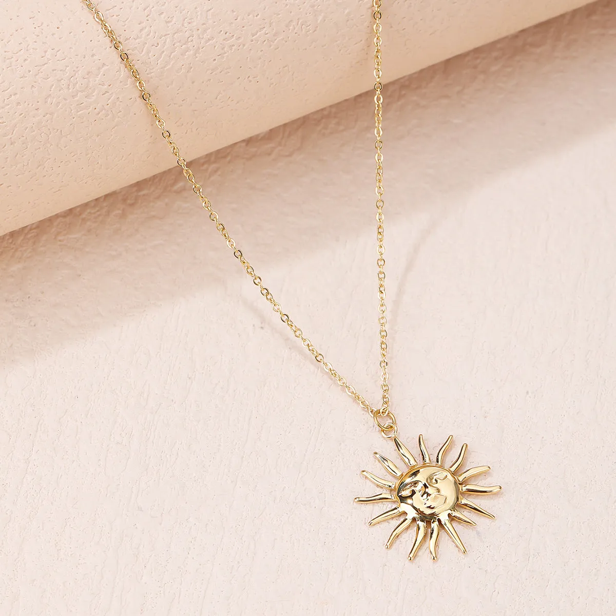 YUZENG Sun Necklace - Minimalist Design, Maximum Style!